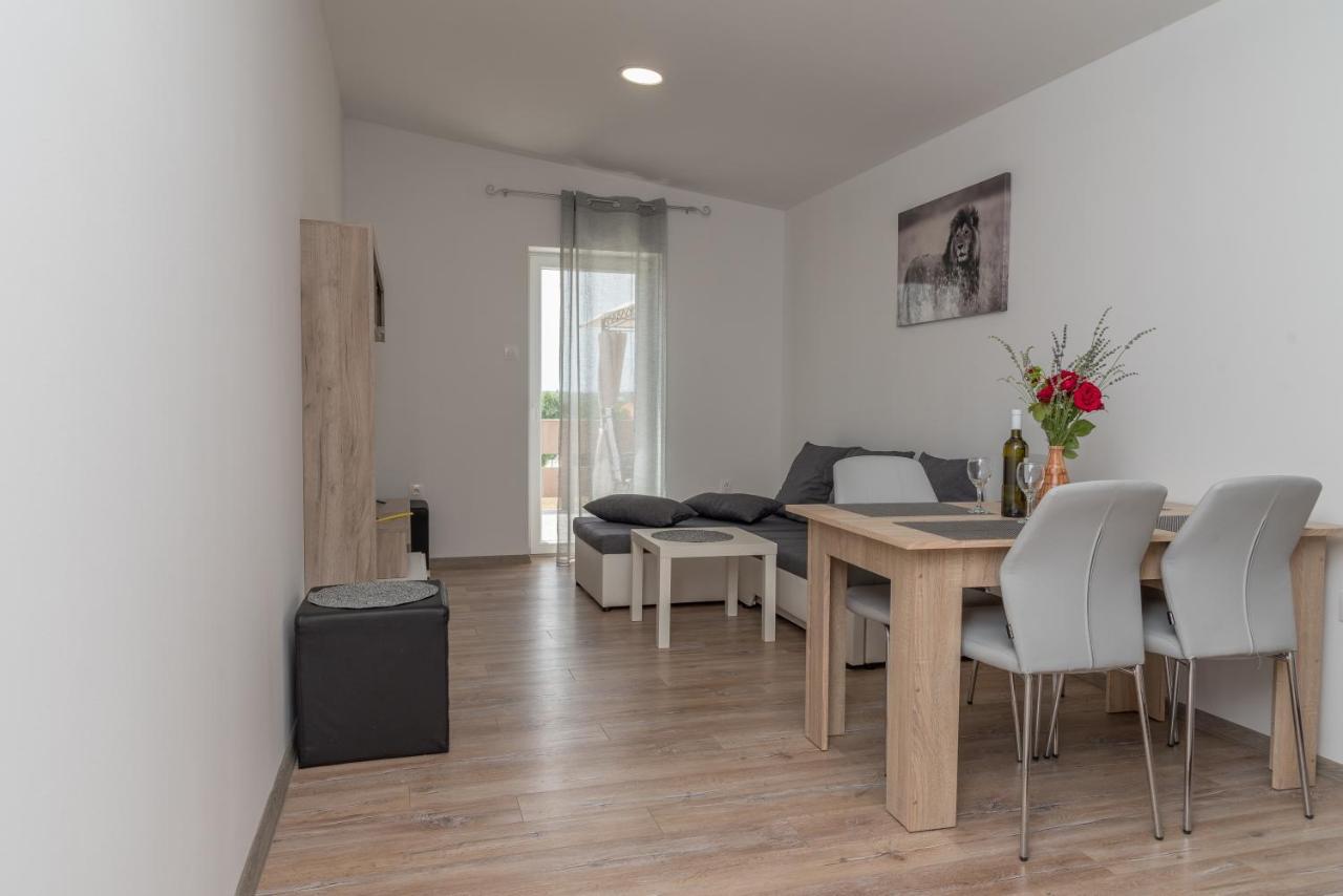Apartmani Krzak Nin Buitenkant foto