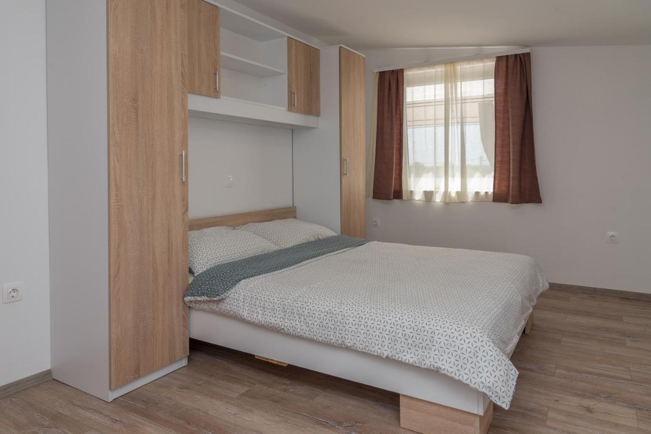 Apartmani Krzak Nin Buitenkant foto