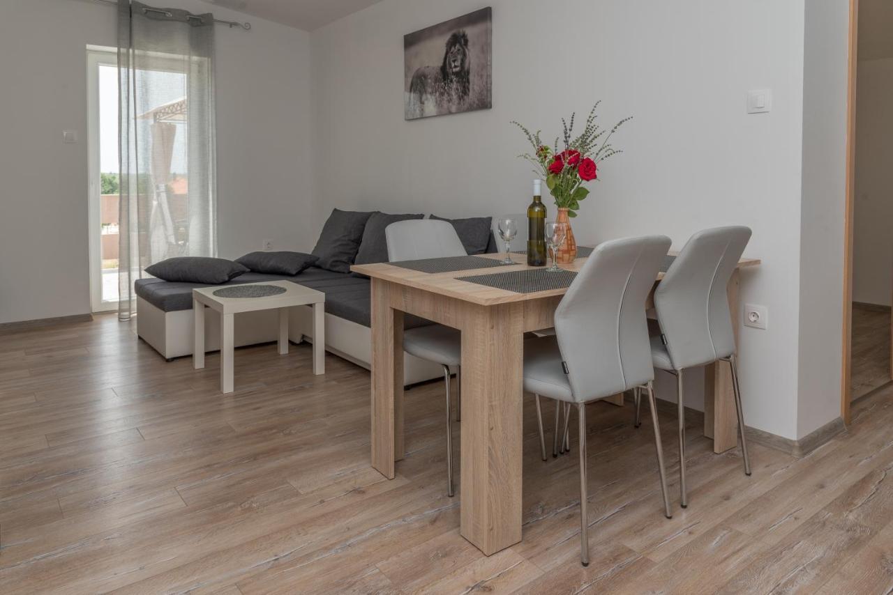 Apartmani Krzak Nin Buitenkant foto