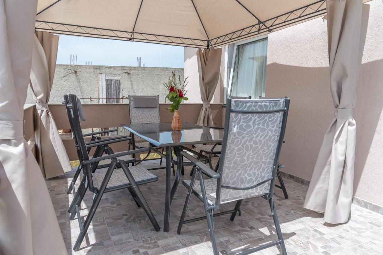 Apartmani Krzak Nin Buitenkant foto