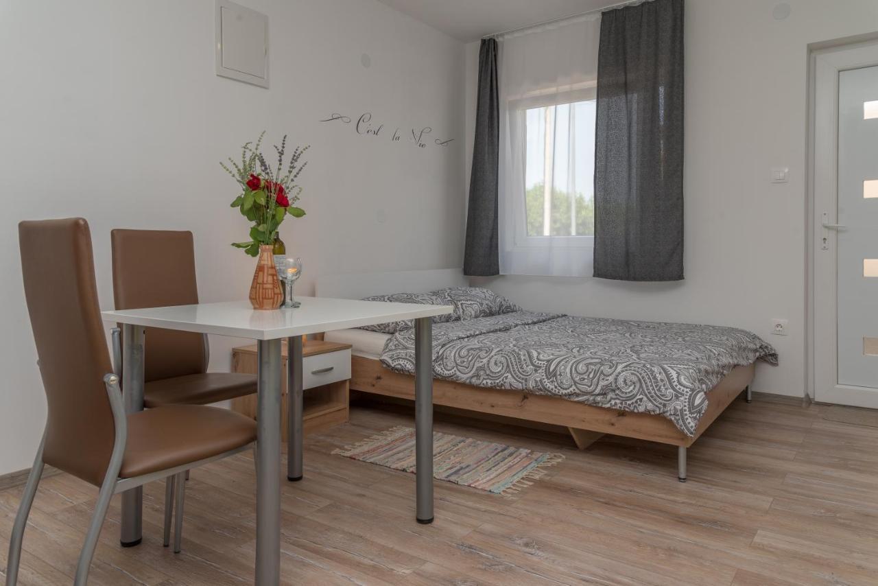 Apartmani Krzak Nin Buitenkant foto