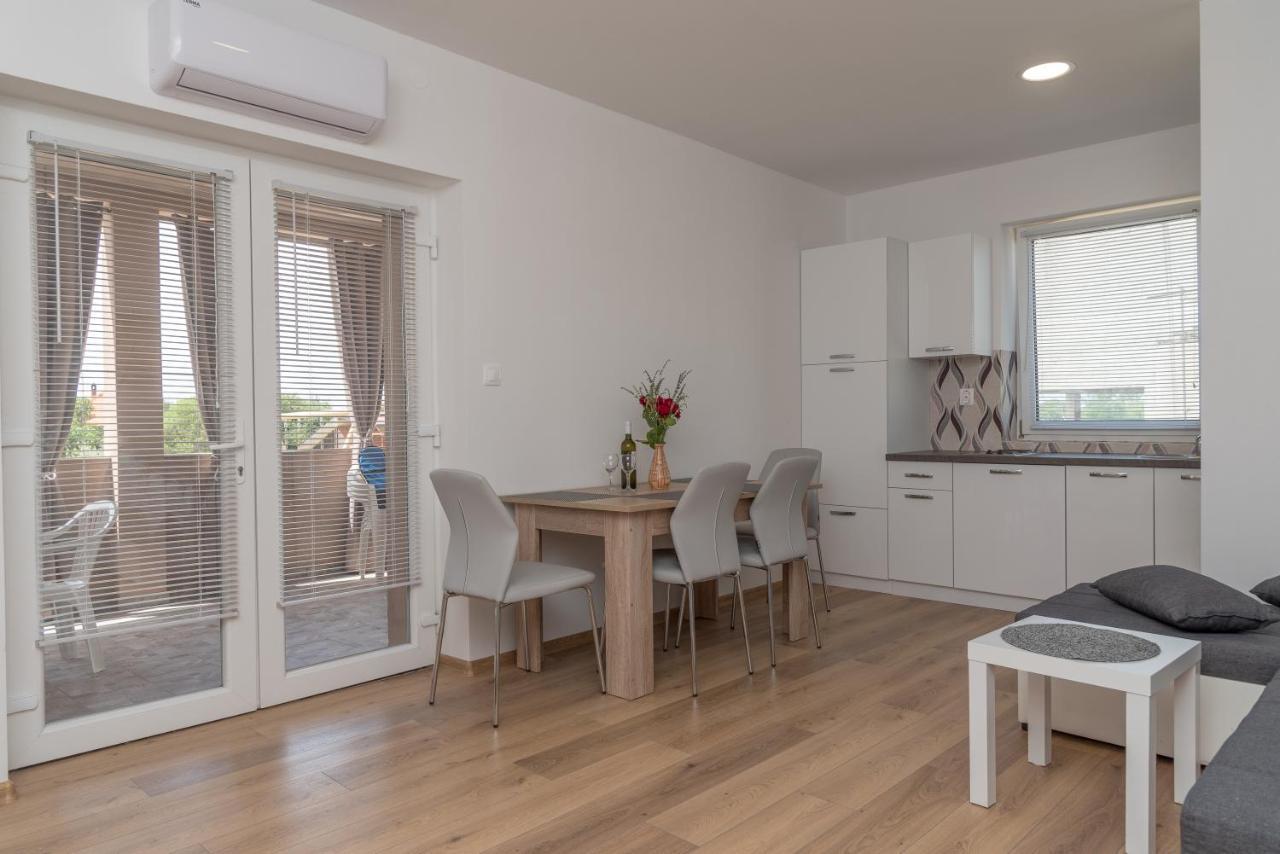 Apartmani Krzak Nin Buitenkant foto